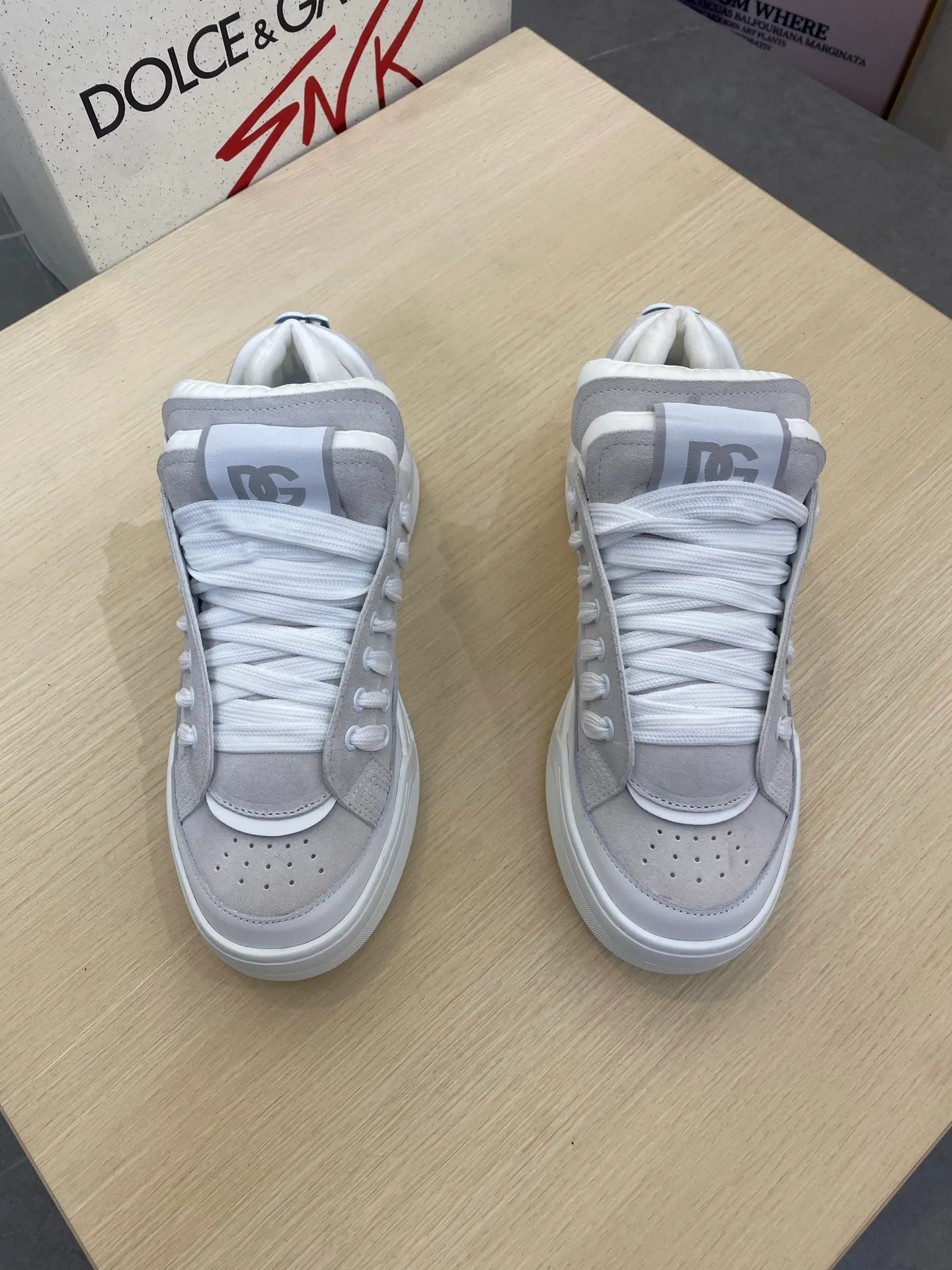 P740••New arrivals••Dolce&Gabbana••DG✔️High-end men's sports•casual shoes. Original goods from top counters. Original imported cowhide, multi-material splicing design ➕Imported cowhide lining, cowhide feet ➕Original TPR elastic outsole.  Size: 39-44 (38, 45 customized)